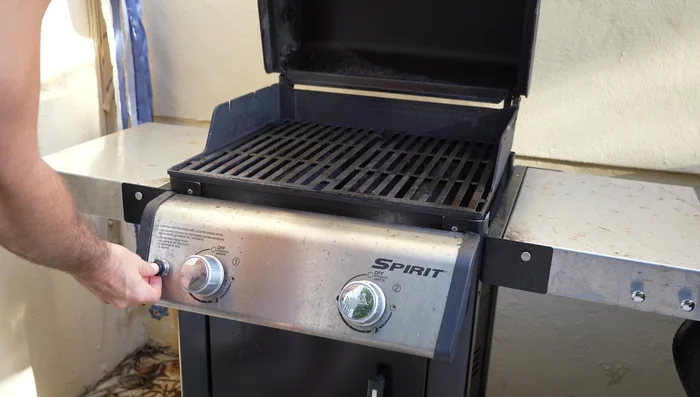 Preheat grill to high heat (around 600°F).