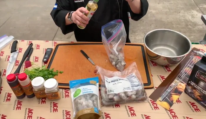 Marinate the shrimp: Place shrimp in a ziploc bag with oil, thyme, salt, pepper and fire honey. Let it sit for 1-2 hours in the refrigerator.