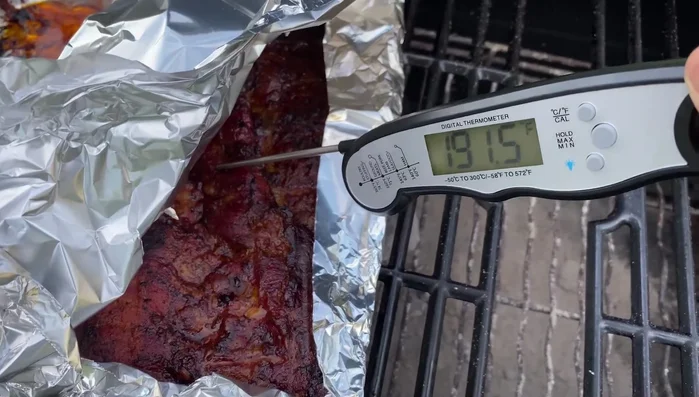 Let the ribs rest for 15 minutes before serving.