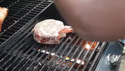 Season again with salt, pepper, and garlic during searing.