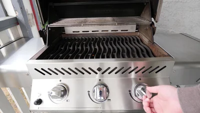 If the burner doesn't light after 5 seconds, turn off the gas, wait 1 minute, and repeat.