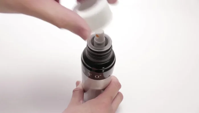 To release air pressure, unscrew the locking cap.