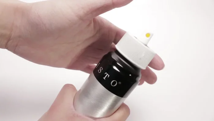 To release air pressure, unscrew the locking cap.