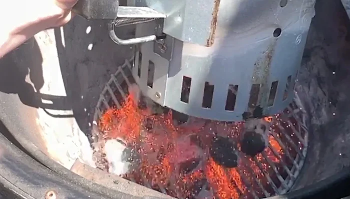 Place the lit lump charcoal into one Big Green Egg cooker and the lit briquette charcoal into the other.