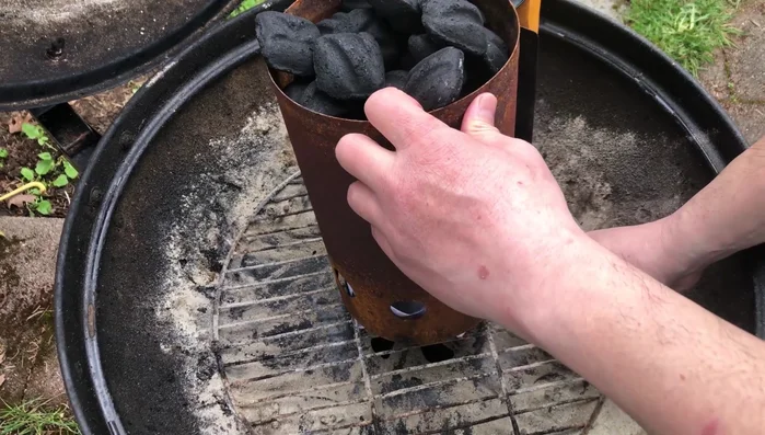 Light the kindling: Place the oiled paper balls at the bottom of the chimney and light them from both sides.