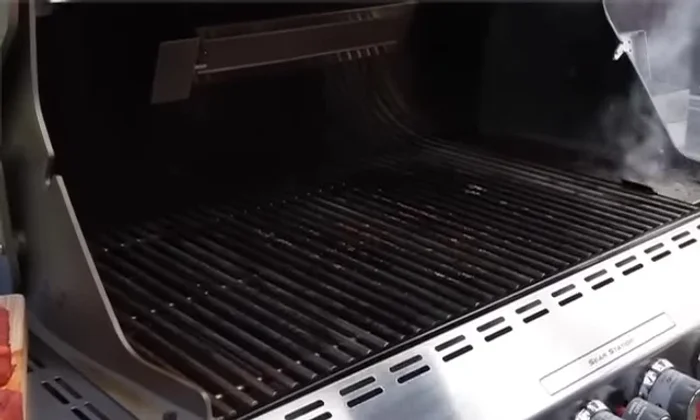 Adjust main burners during cooking as needed; for very low temperatures (<250°F), use only the dedicated smoker burner.