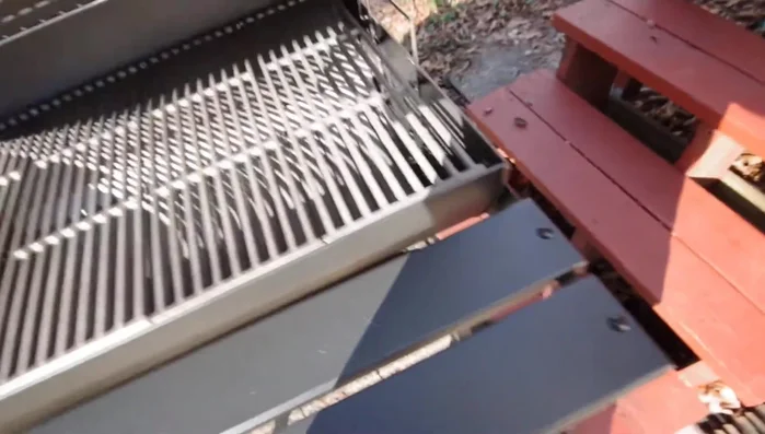 Large capacity outdoor grill grates