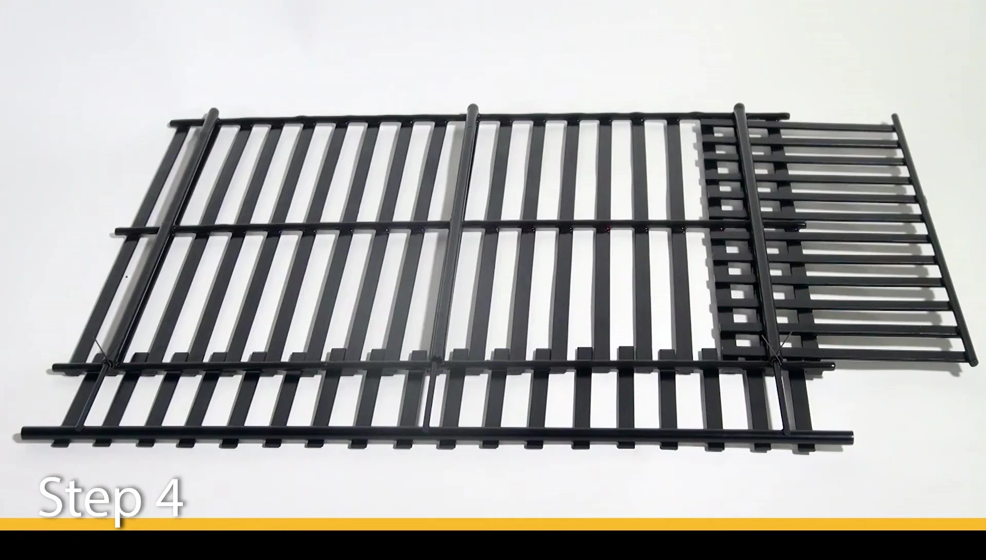 Grill grate assembly with spring clips
