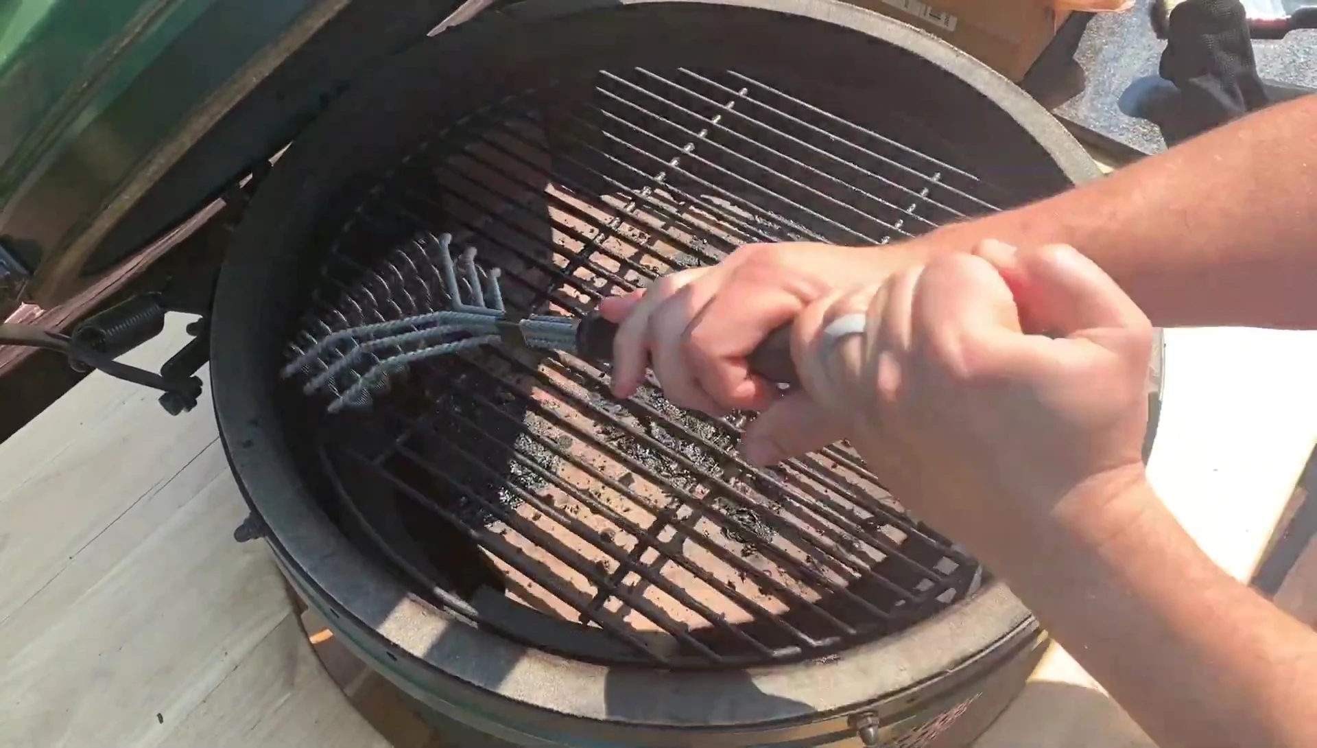 Spiral grill grate cleaner in action.