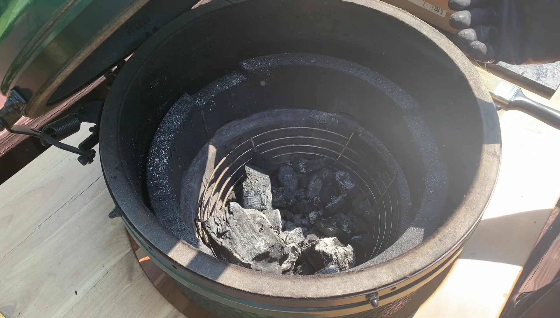 Big Green Egg ash basket and cleanup