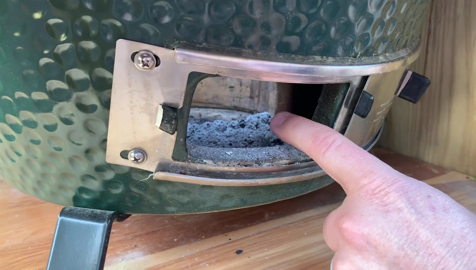 Minimal ash residue in Big Green Egg after using ash can.