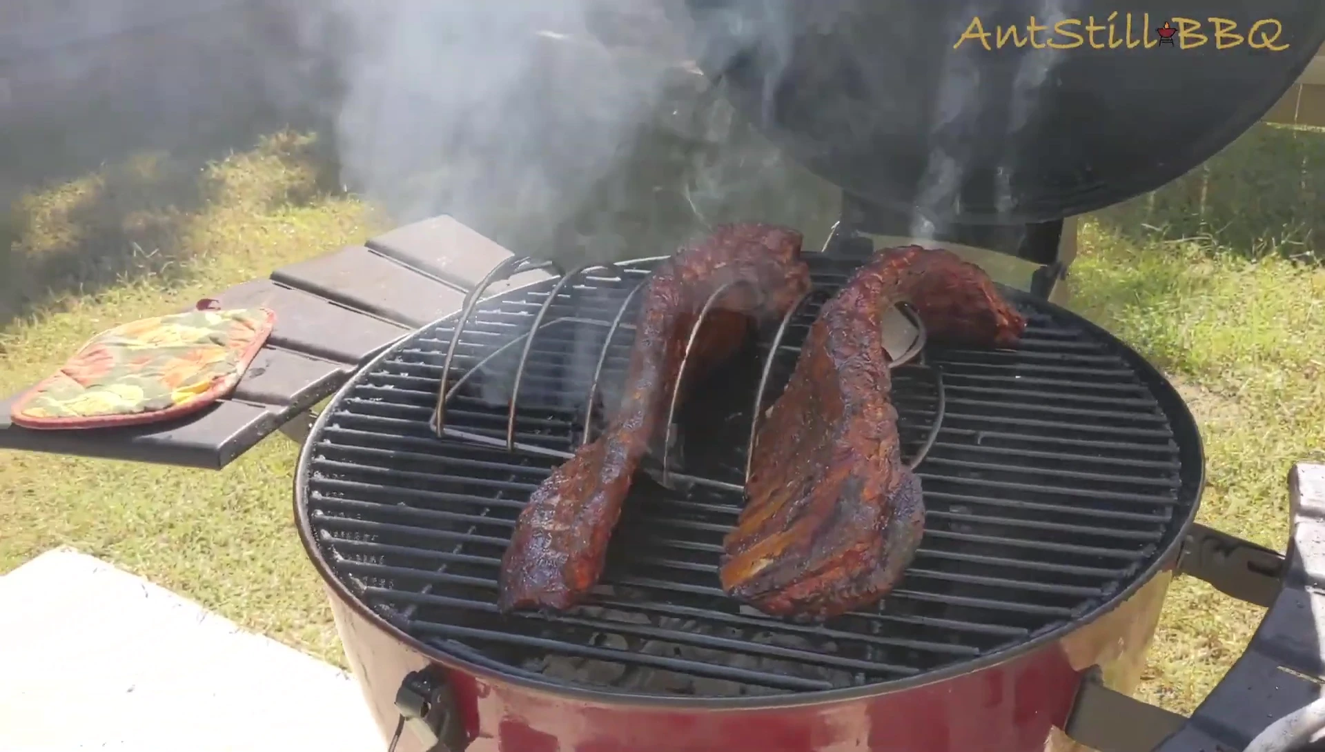Weber rib rack: space-saving grilling