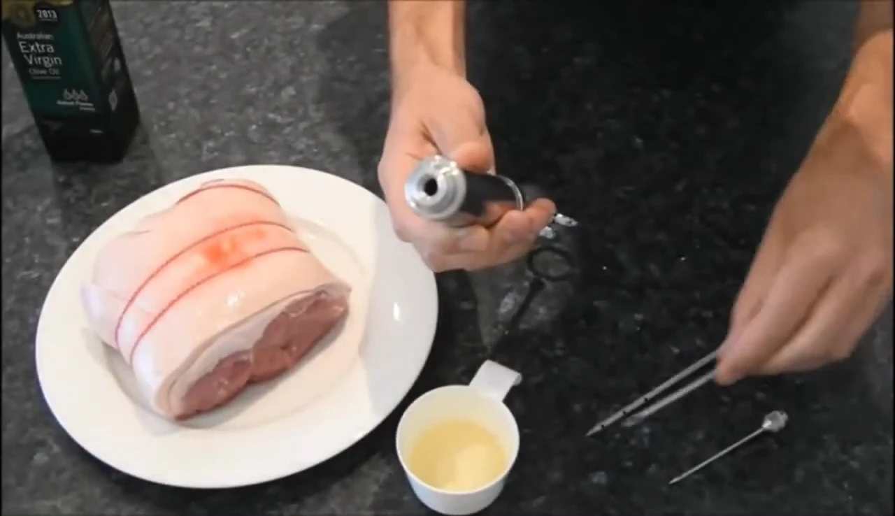 Meat injector with single and multi-hole needles.