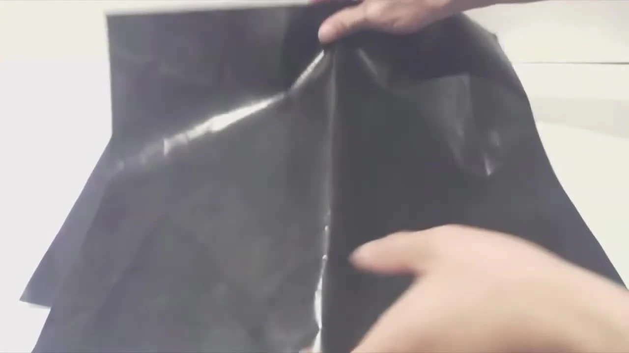 Image highlighting the fiberglass core and nonstick coating of the mats.