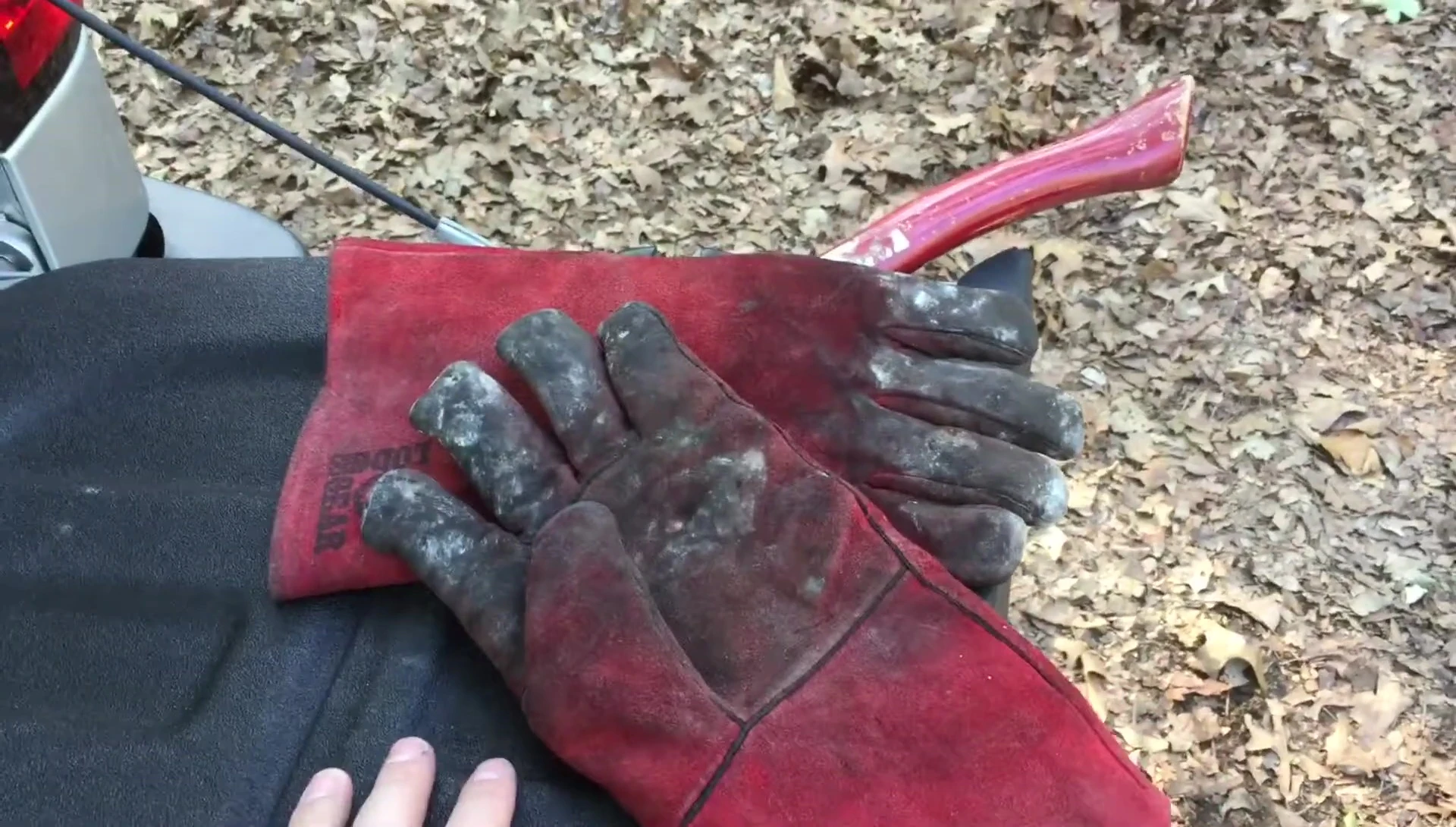 Testing heat-resistant BlueFire gloves