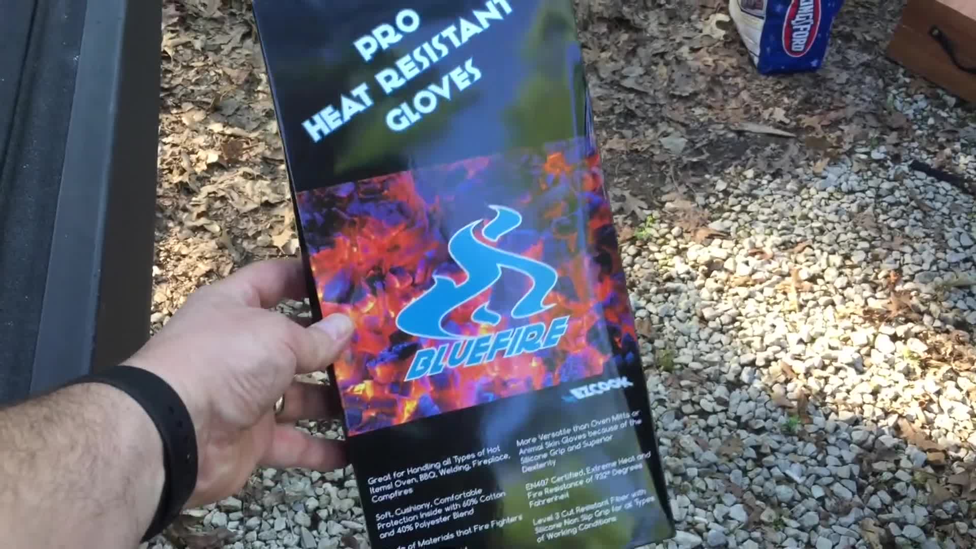BlueFire heat-resistant gloves packaging