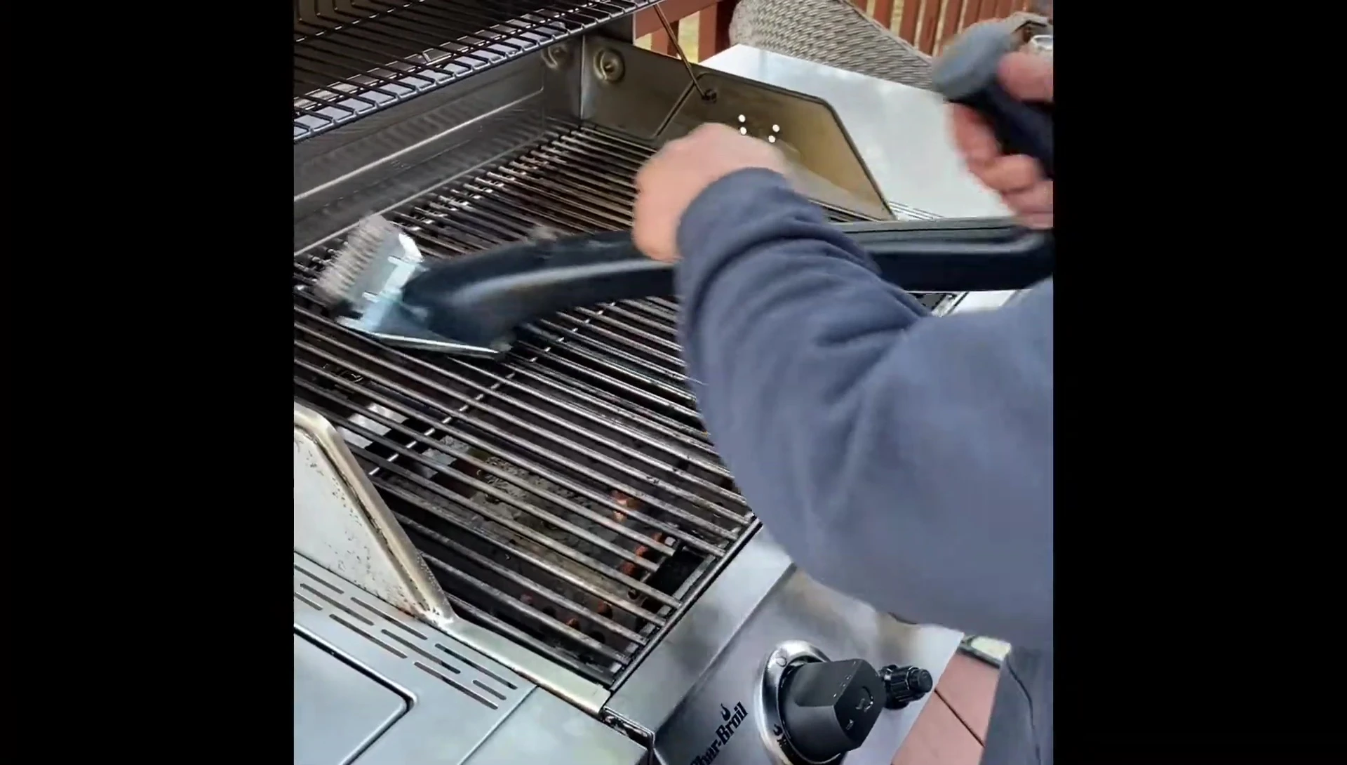 Final shot showcasing the clean grill after the cleaning process.