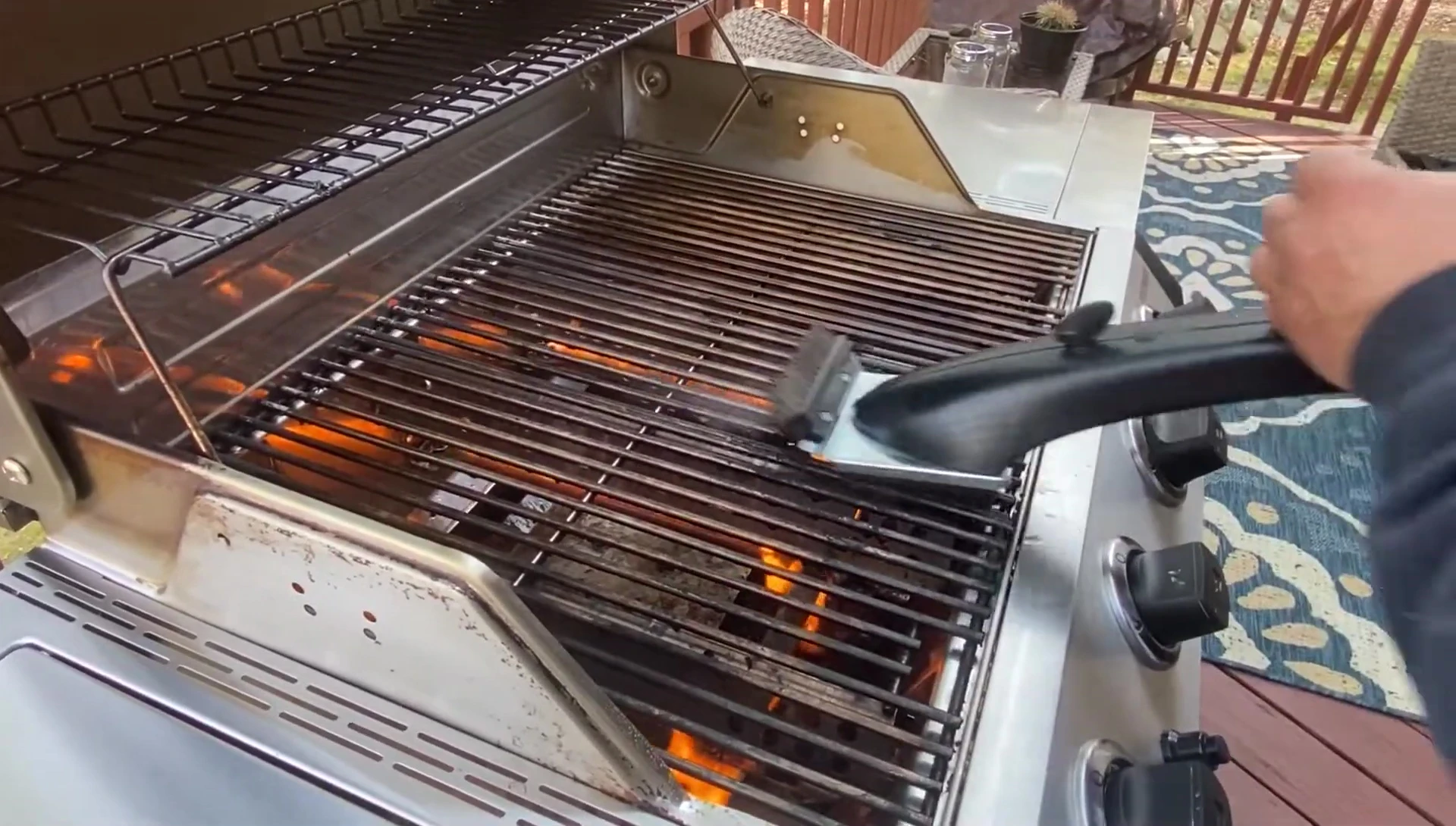 Clean grill grates after using the Grill Daddy PRO.