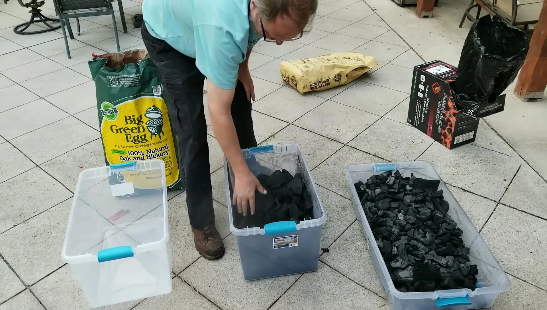 Charcoal comparison: size and dust analysis