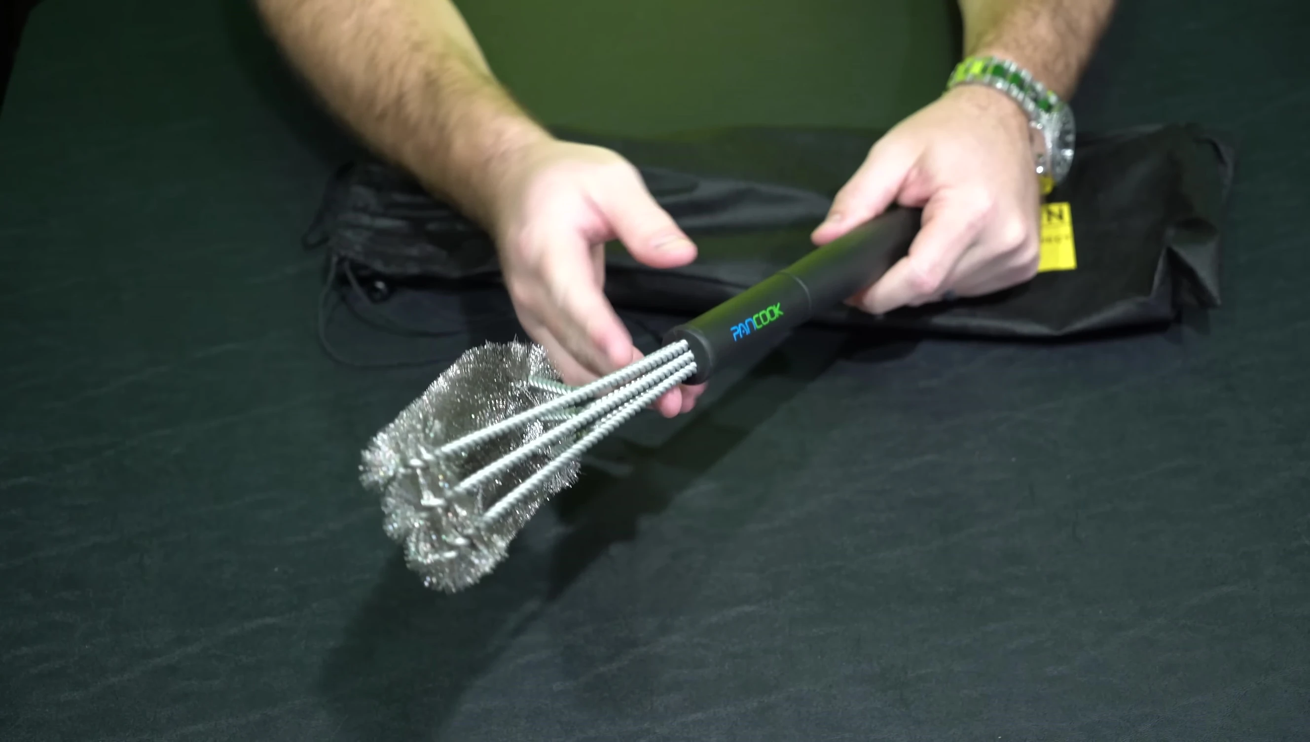 PANCOOK grill brush with sharp bristles