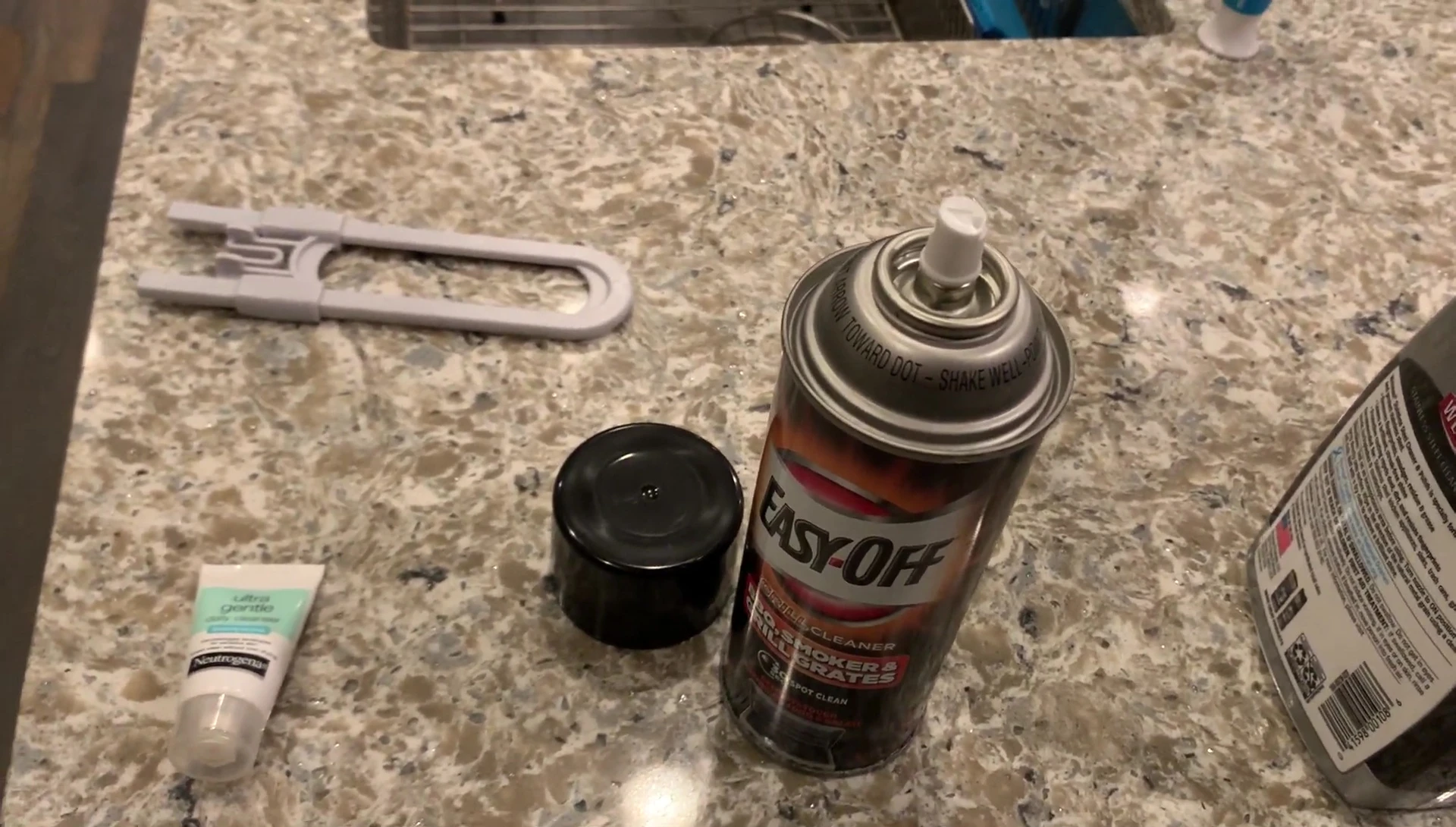 Easy Off BBQ grill cleaner can
