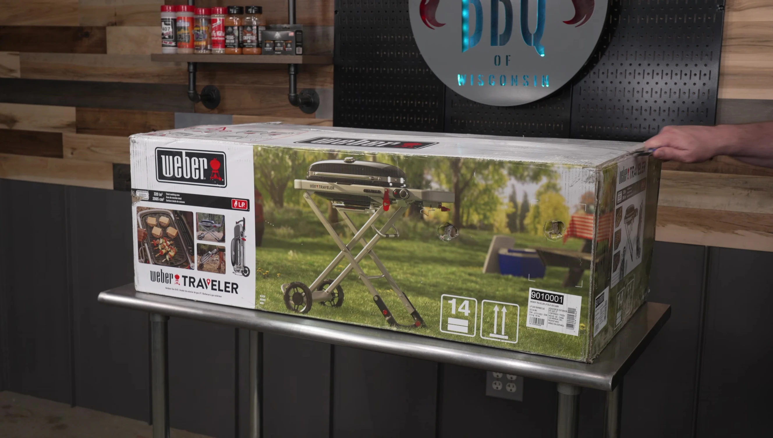 Weber Traveler Grill unboxing, showing easy-to-assemble components