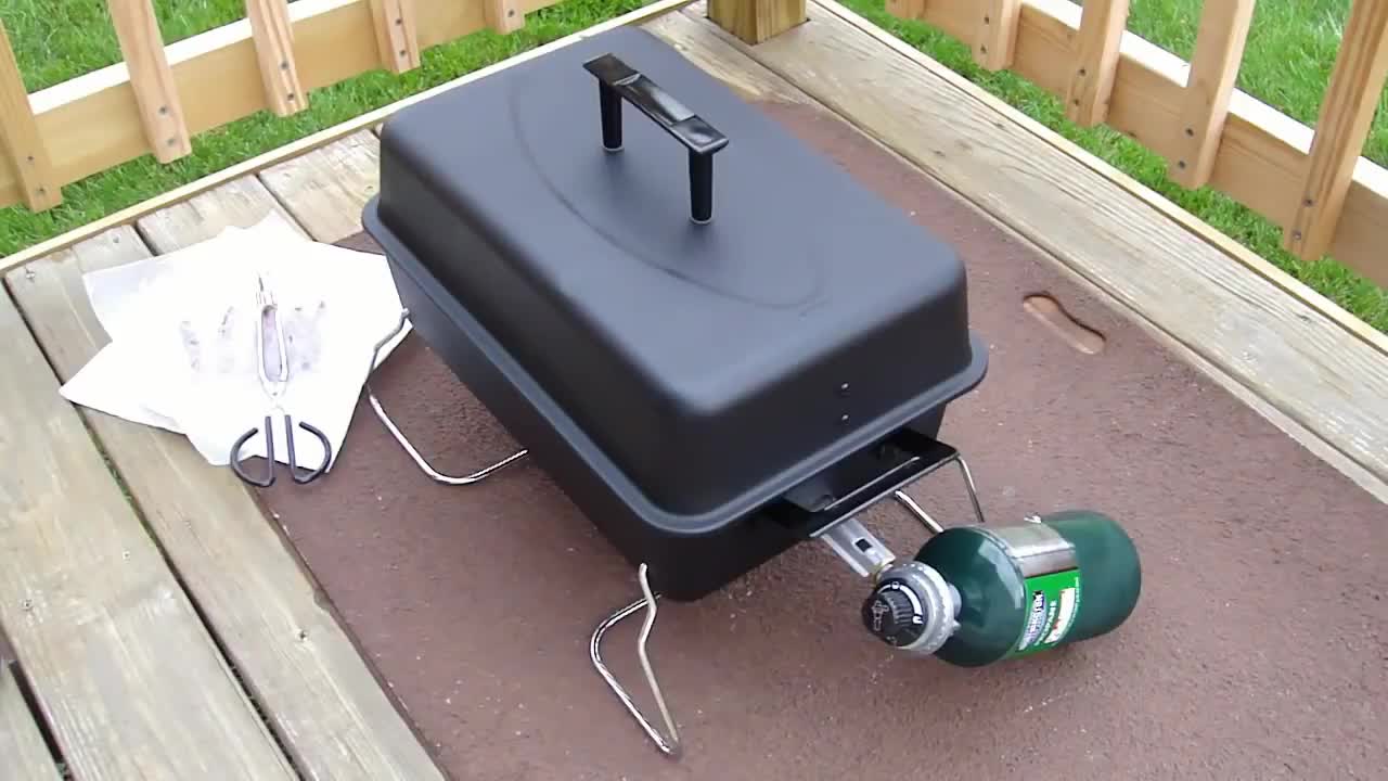 Initial shot of the Char-Broil 190 Tabletop Grill box.