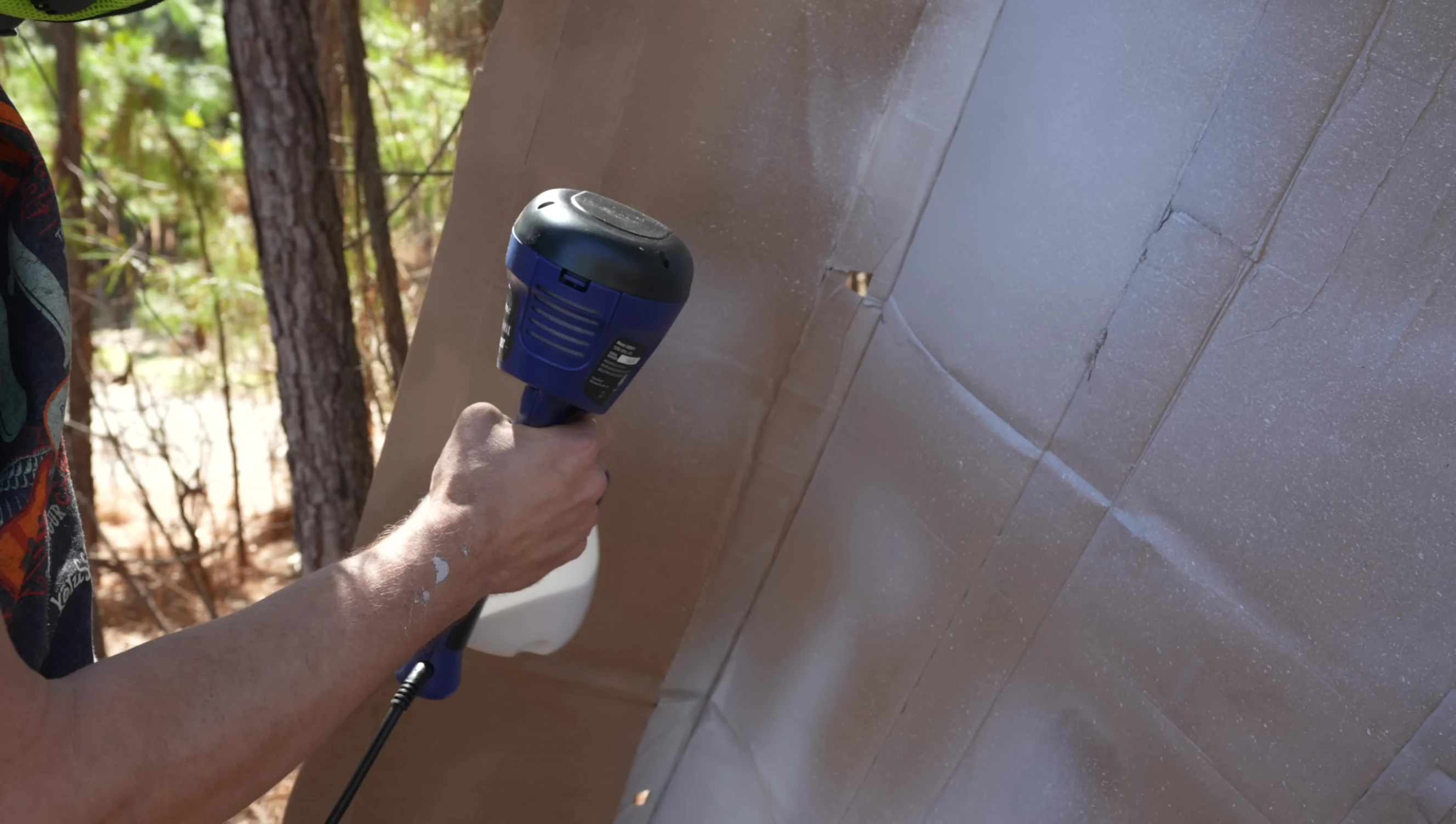 Demonstration of the adjustable paint flow control.