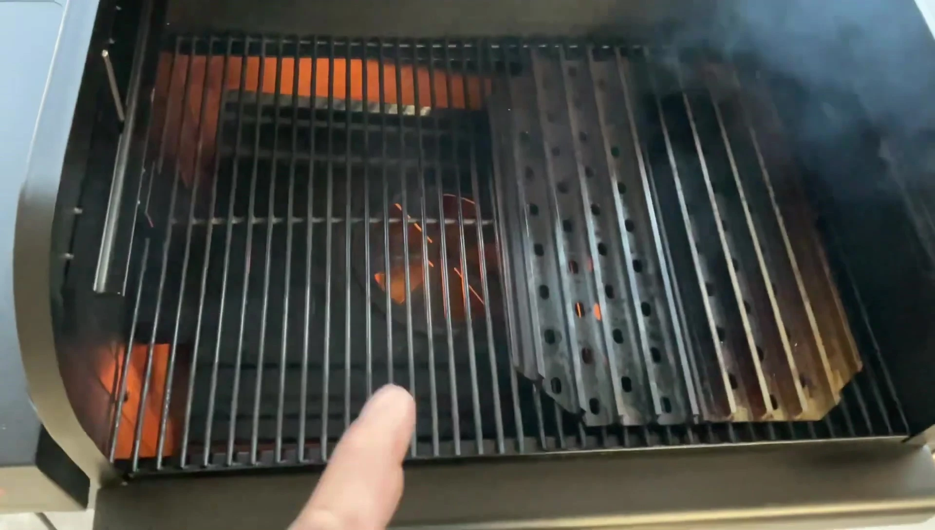 Close-up of the Z Grills 600 series PID controller and dual shelves.