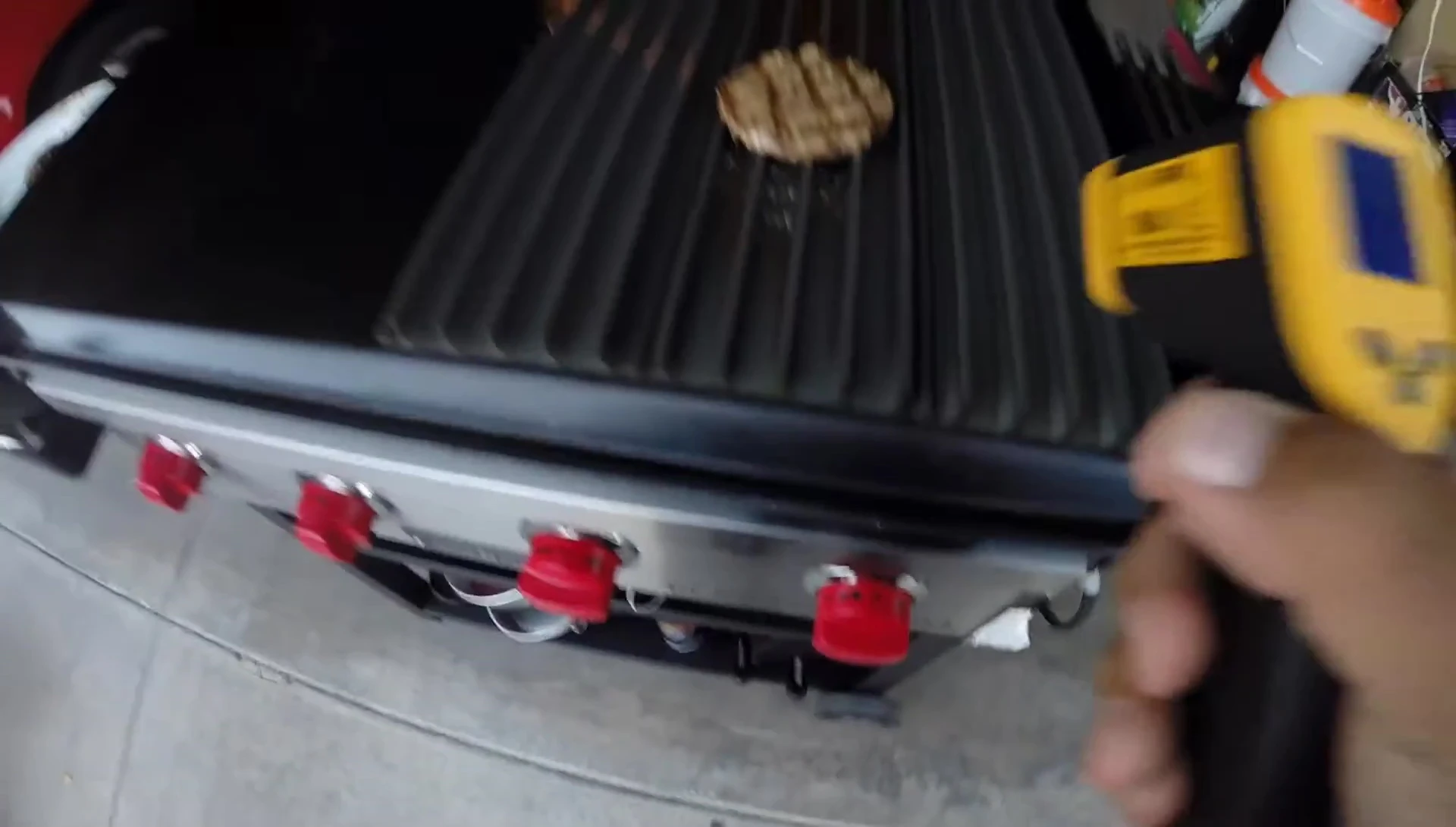 Temperature check of the Grill Grates showing inconsistent temperatures on high setting.