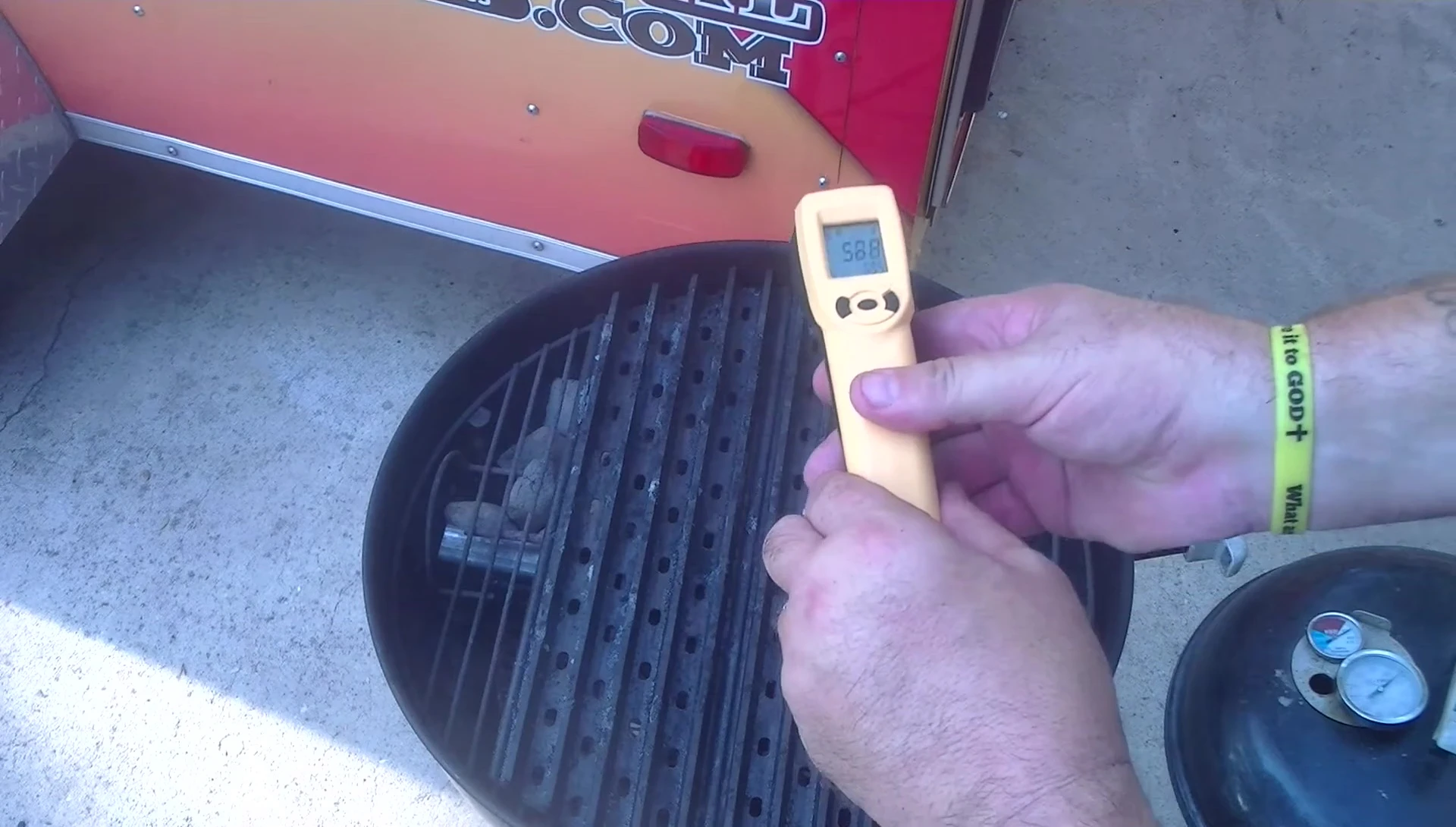 Temperature readings displayed, showing the significant difference between the direct and indirect heat zones.