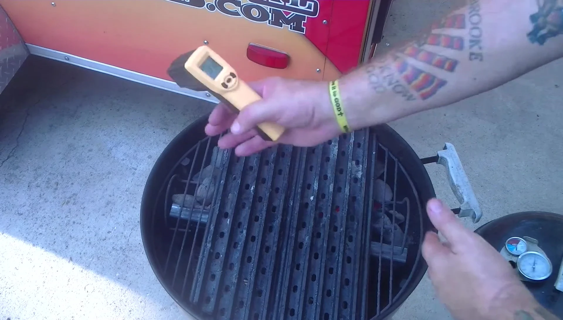 The presenter showing how to adjust the position of the bar to control the heat zones.