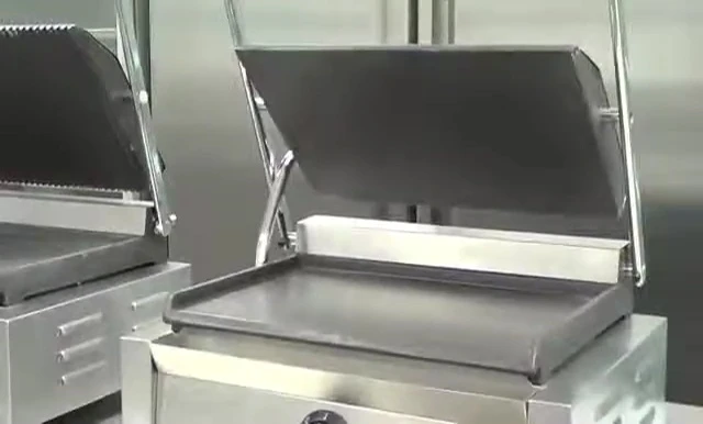 Overview of the grill's overall dimensions.