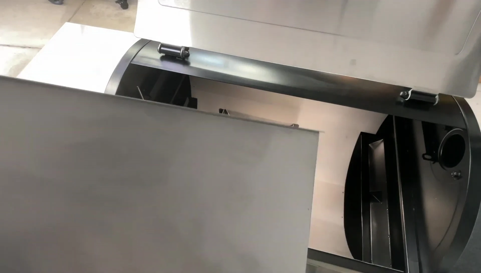 Screenshot highlighting the grease tray and its design