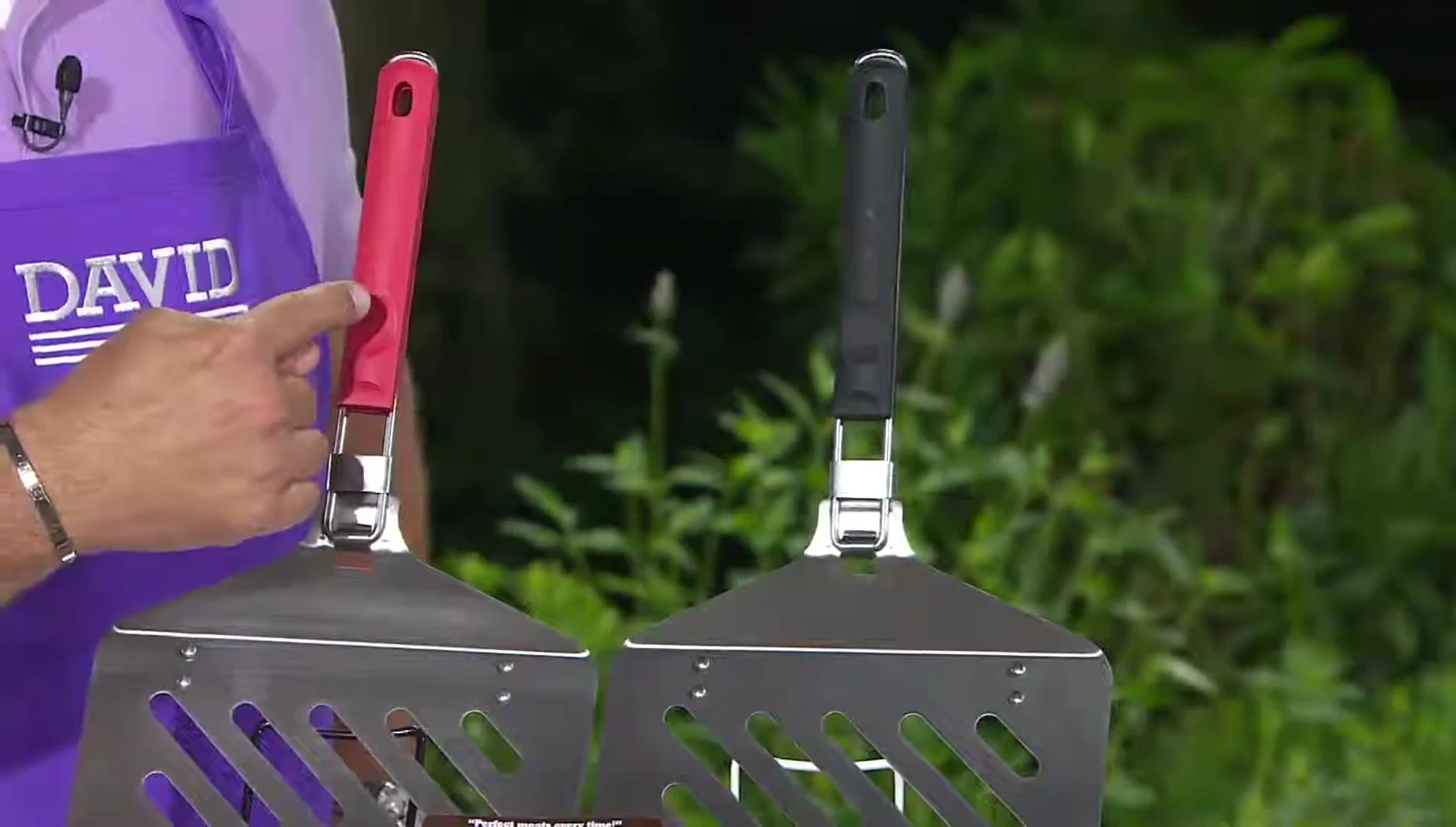 Display of the spatula in different colors.