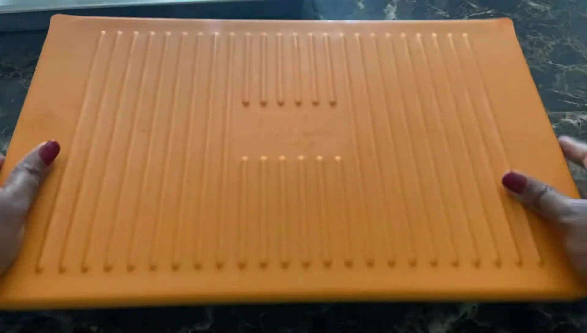 The reviewer showing the upper tray.