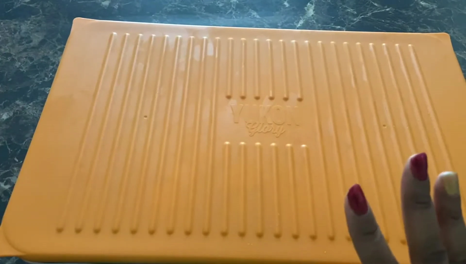 The reviewer showing the sturdy construction of the trays.