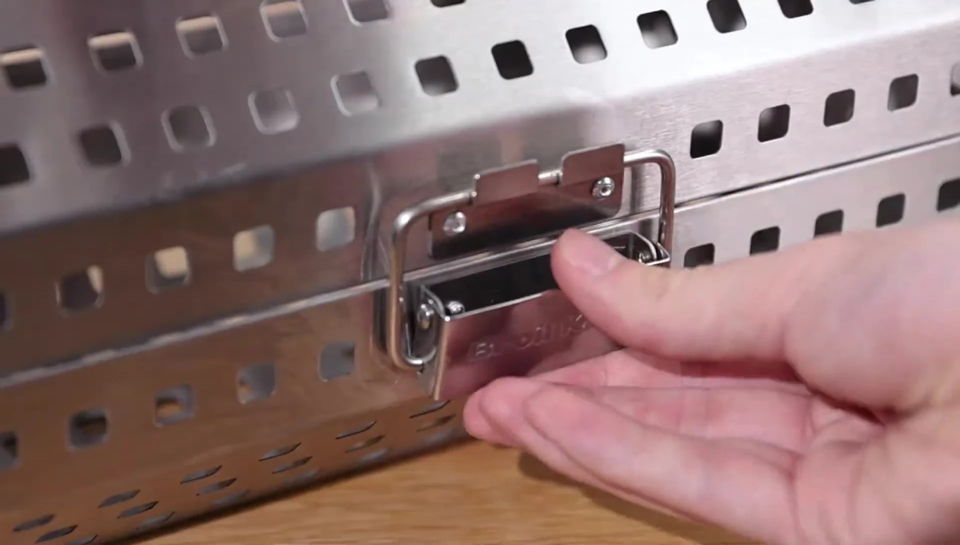 The basket separated into two parts.