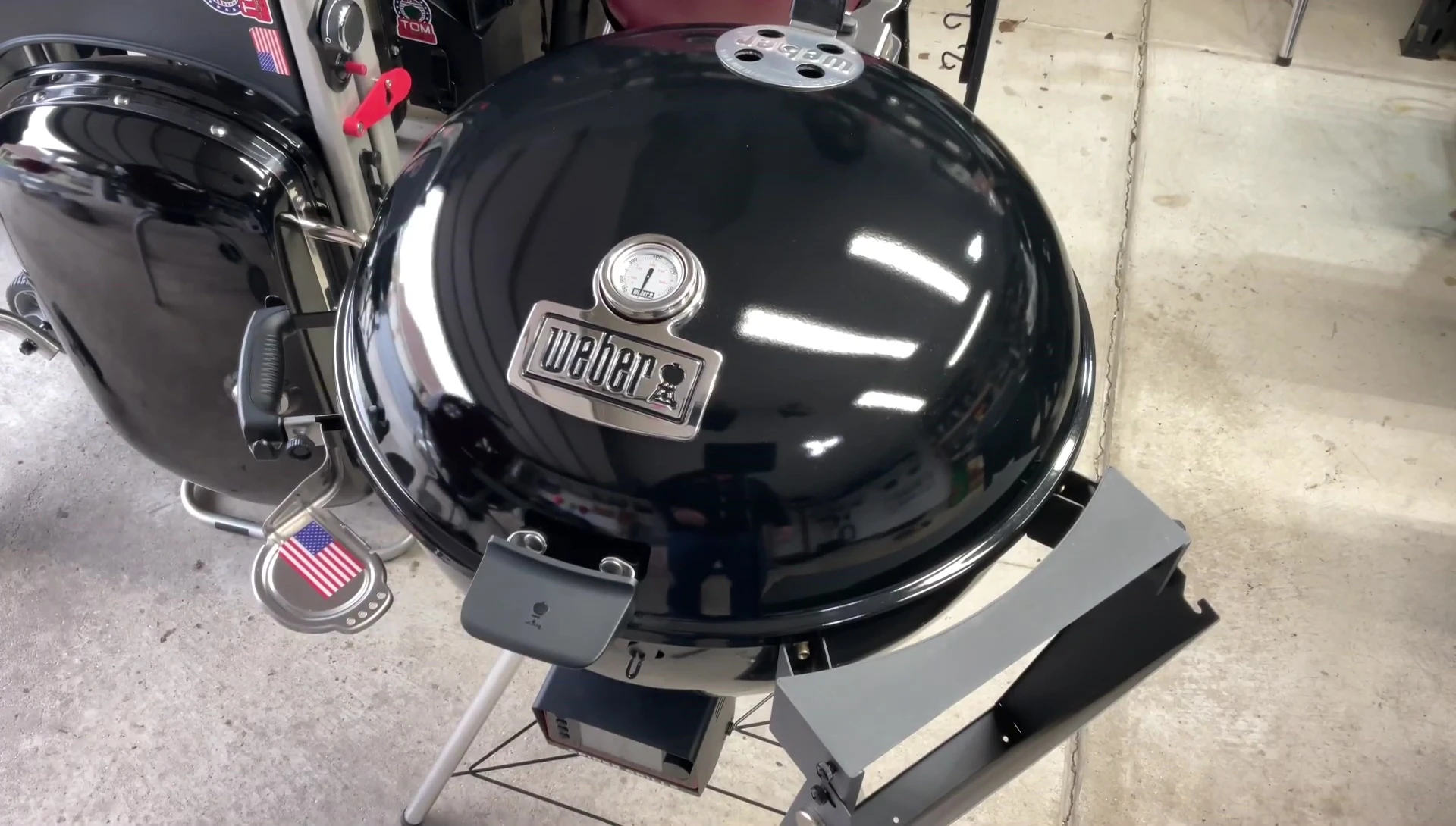 Weber Master Touch Premium grill with side table and Venom blower