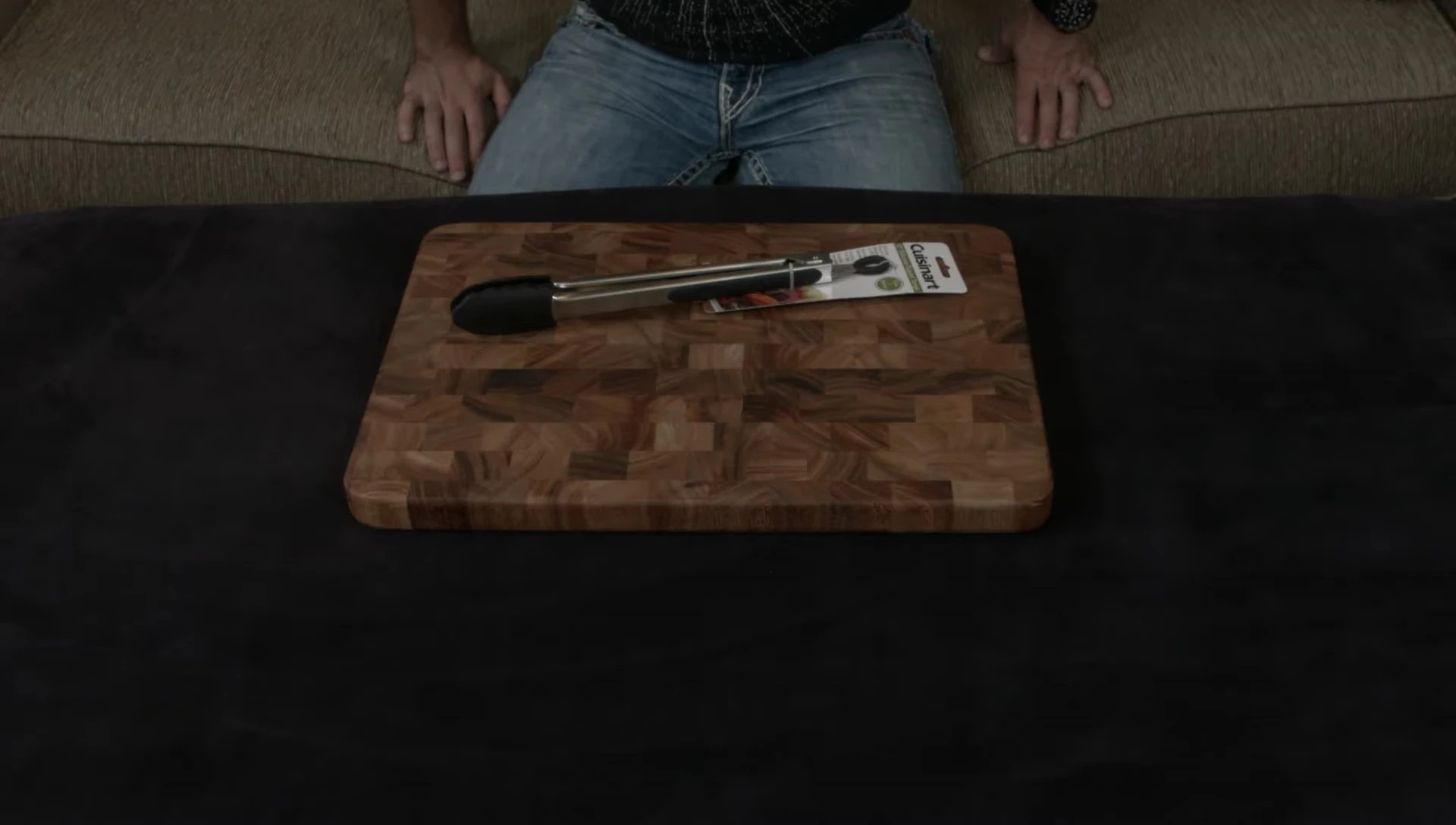 Final shot of the reviewer holding the tongs, endorsing the product.