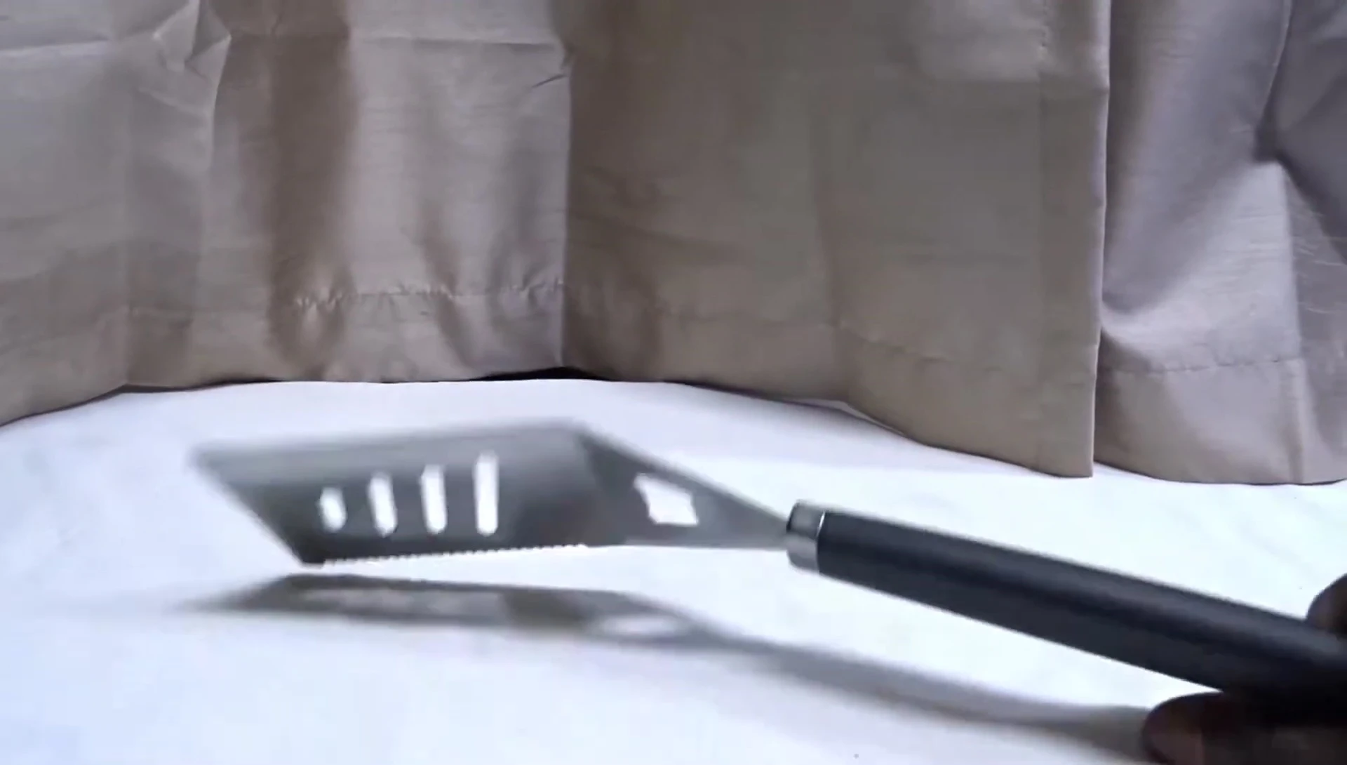 Close-up of the spatula's handle showing its lightweight but sturdy construction.