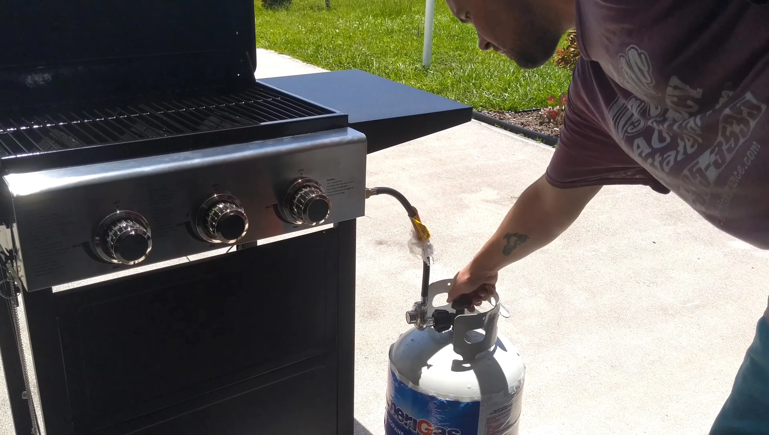 Disconnecting the propane tank