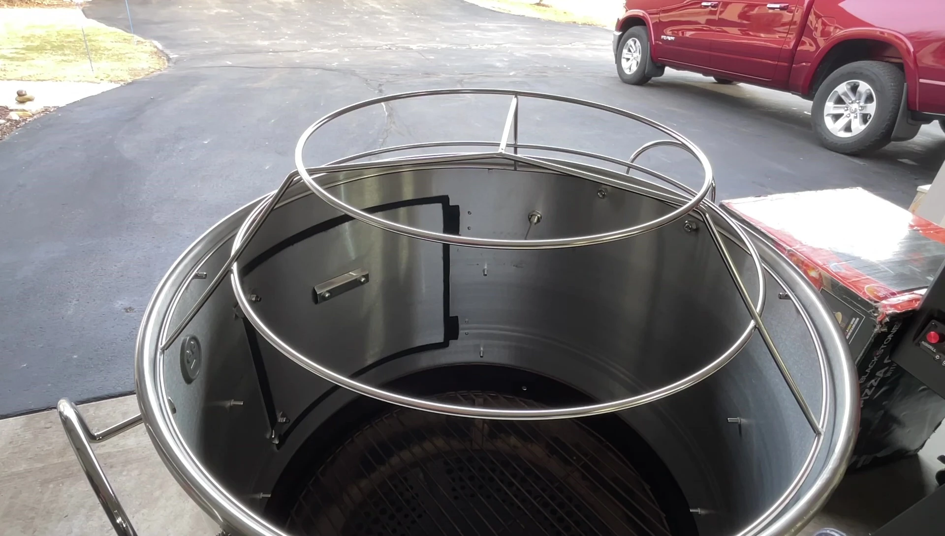 The extender with the Weber Kettle Lid.