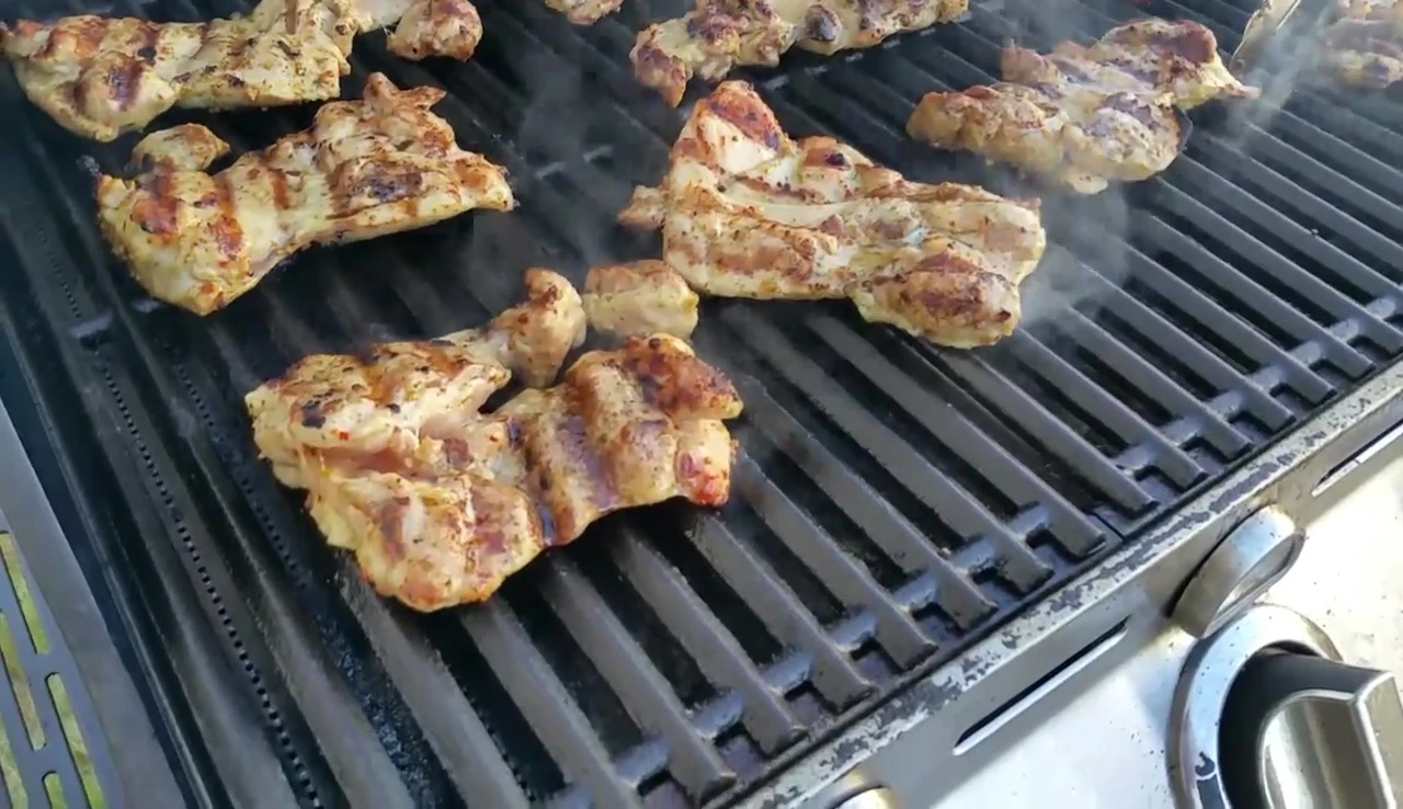 View showcasing the separation of the cast iron grates from the bottom metal sheet.