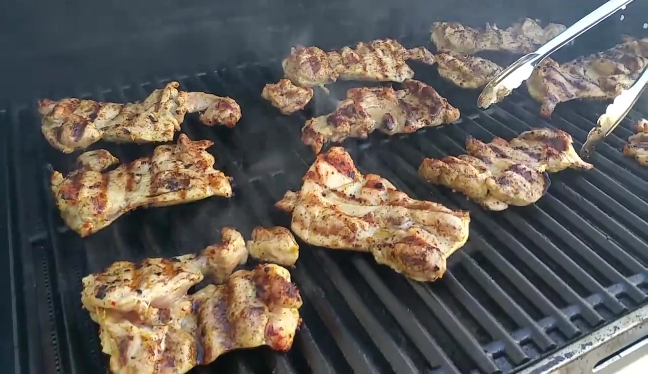 The cast iron grates demonstrating even heat distribution.