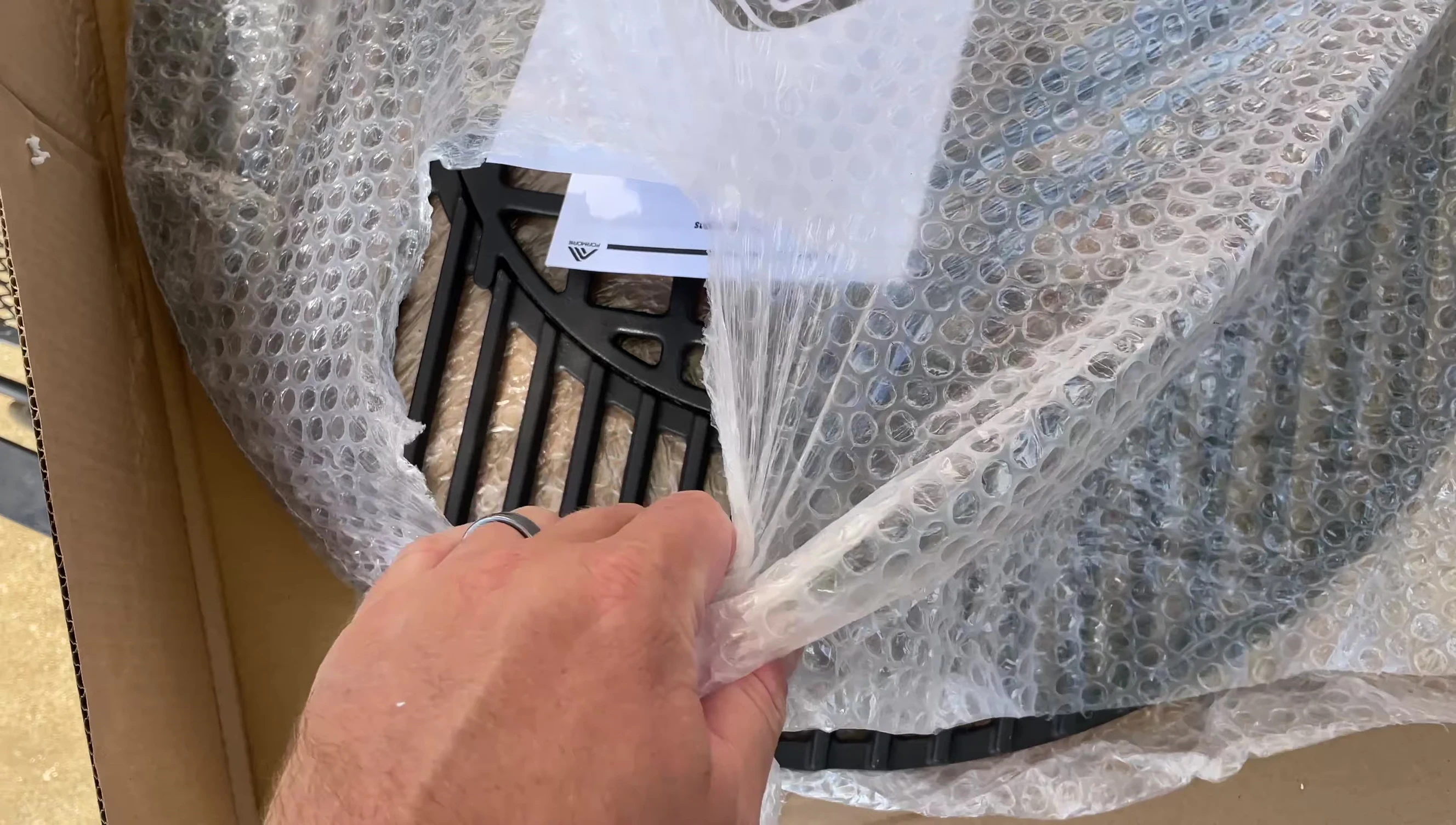 Close-up shot of the grill grate showing its two-toned design and removable center section.