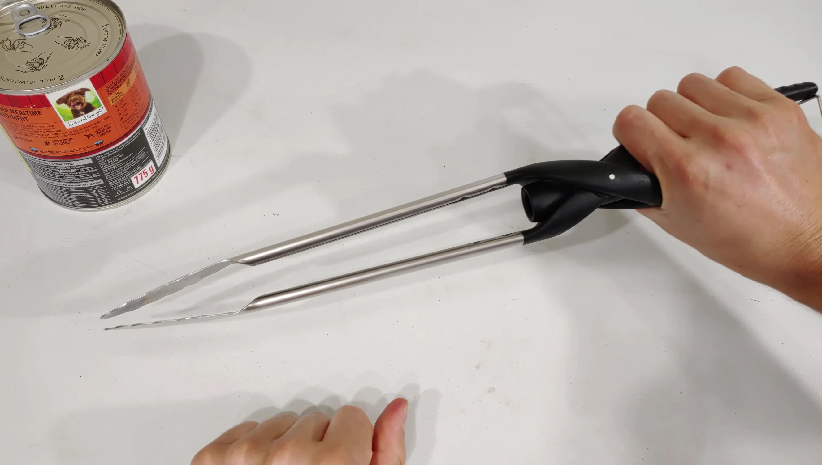 The small flap interfering with closing the tongs