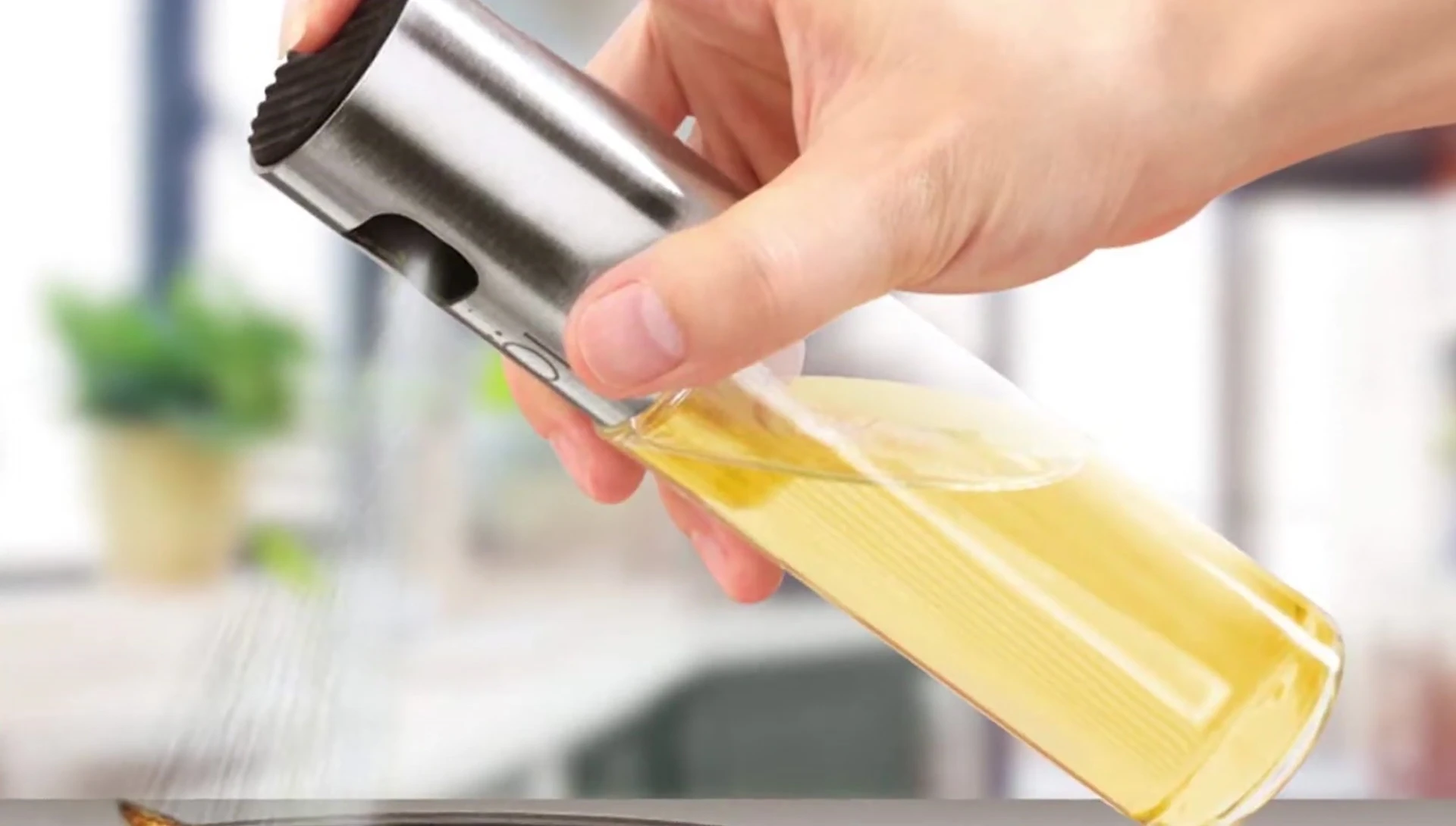 The Weiped Airfryer olive oil sprayer showcasing its sleek design.