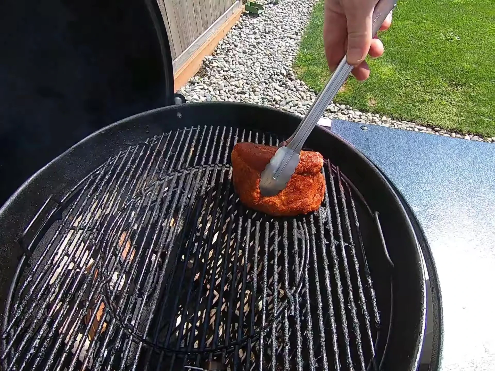 Temperature reading on the Weber Kettle.