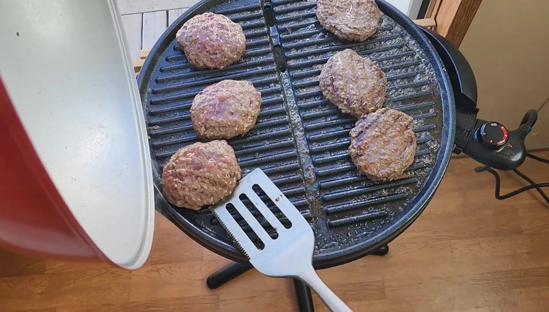 Demonstration of the easy food movement on the grill surface.